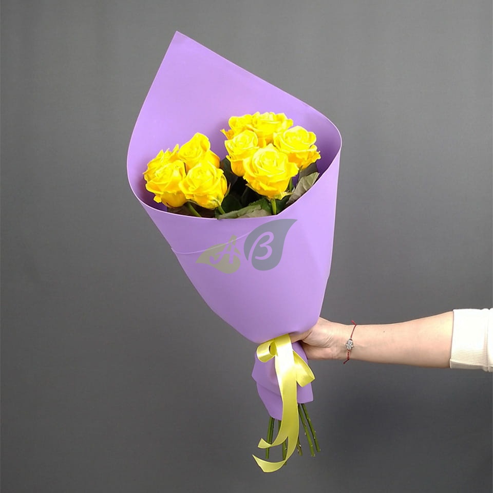 Оформленный букет из жёлтых роз